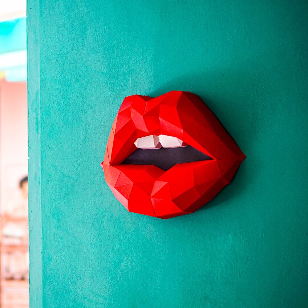 Papercraft World Lips Wallhanging