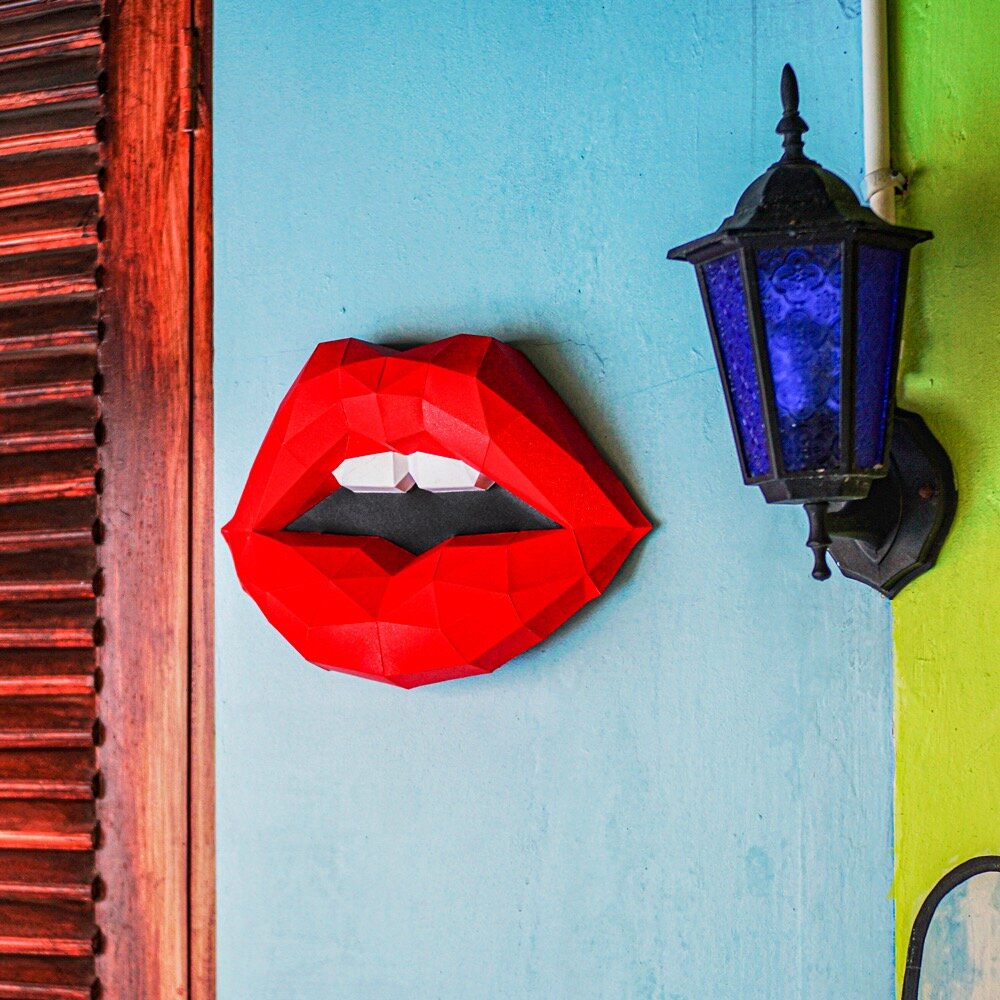 Papercraft World Lips Wallhanging